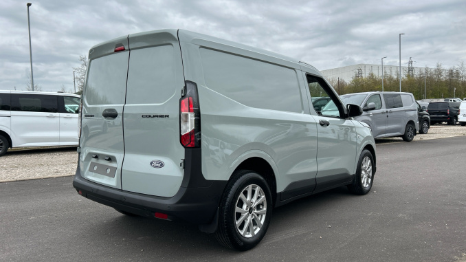 Ford Transit Courier Diesel 1.5 EcoBlue Trend Van - Image 10